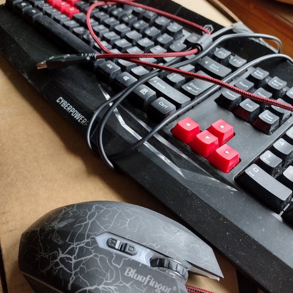 CyberpowerPC gaming keyboard+ bluefinger mouse